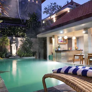 2* Pensión Narada House